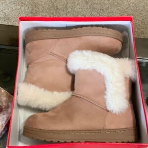 Women's Tan Ankle Boots with Faux Fur Lining